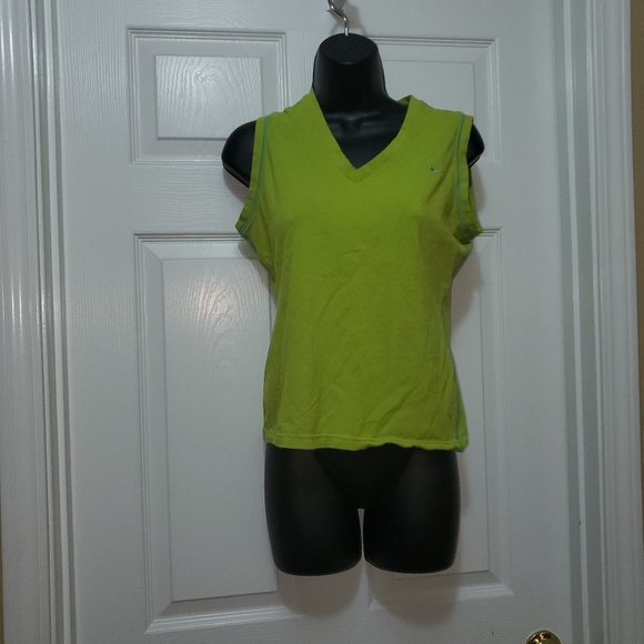 Green Nike top - Picture 2 of 6